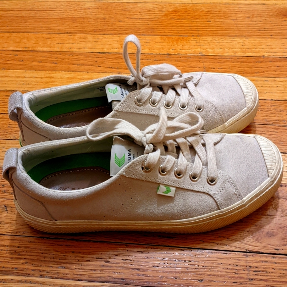 Cariuma OCA Low Suede Sneakers